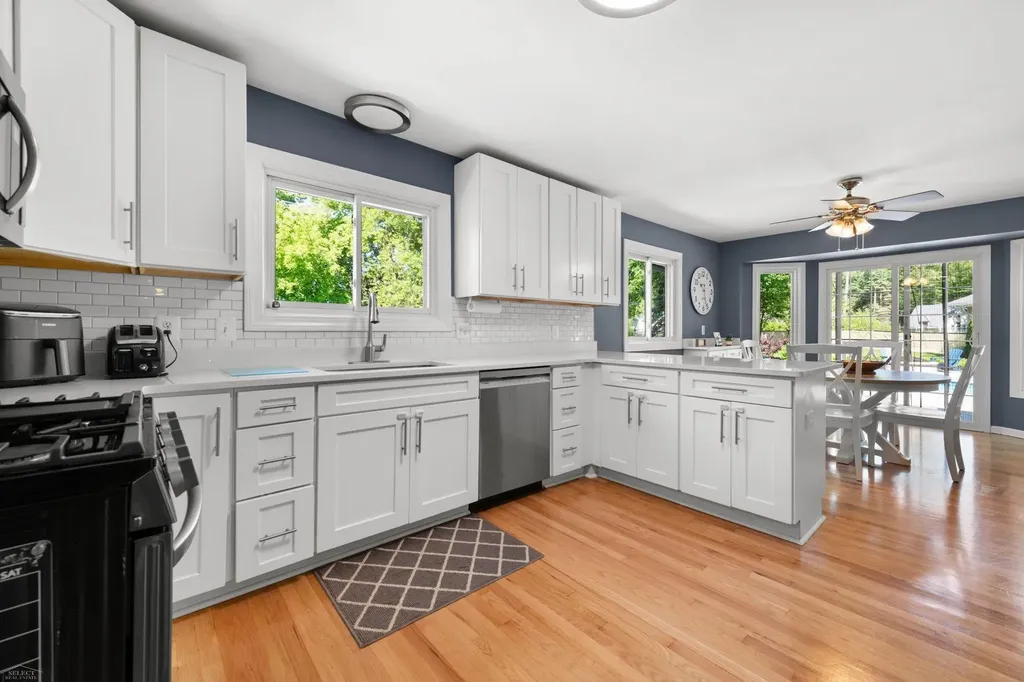 8303 Frederick Drive Washington Township MI 48094