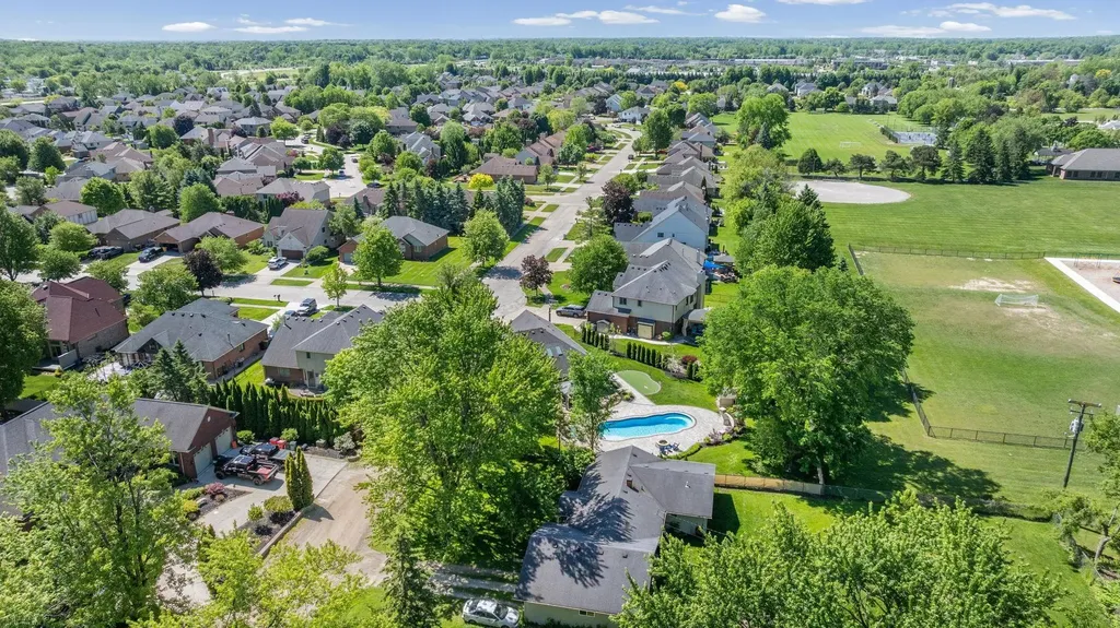 8303 Frederick Drive Washington Township MI 48094