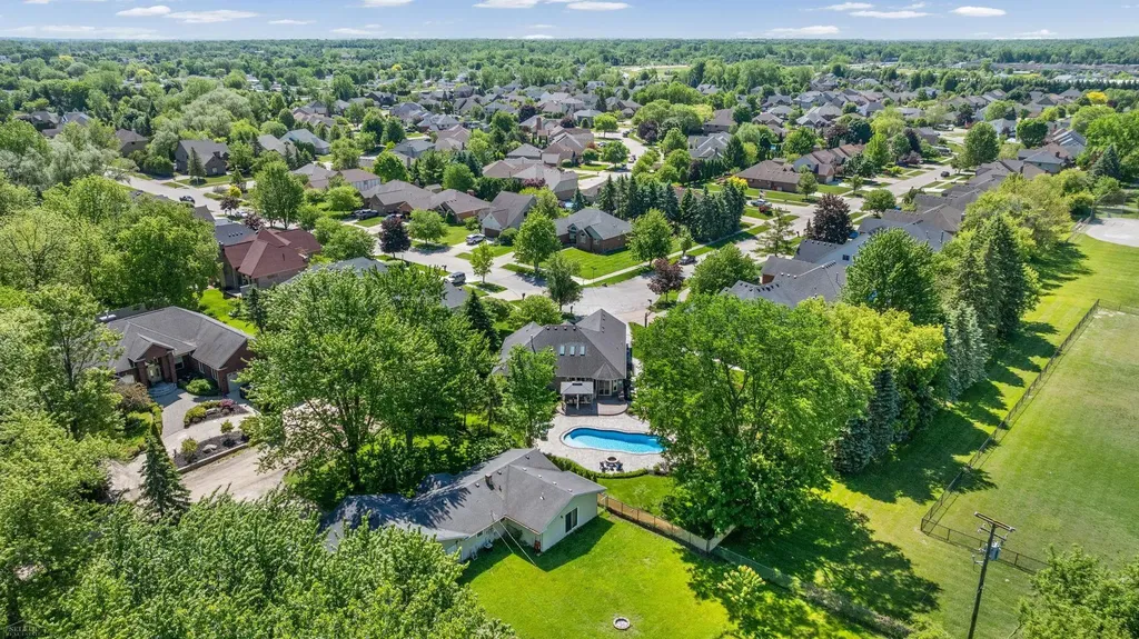 8303 Frederick Drive Washington Township MI 48094