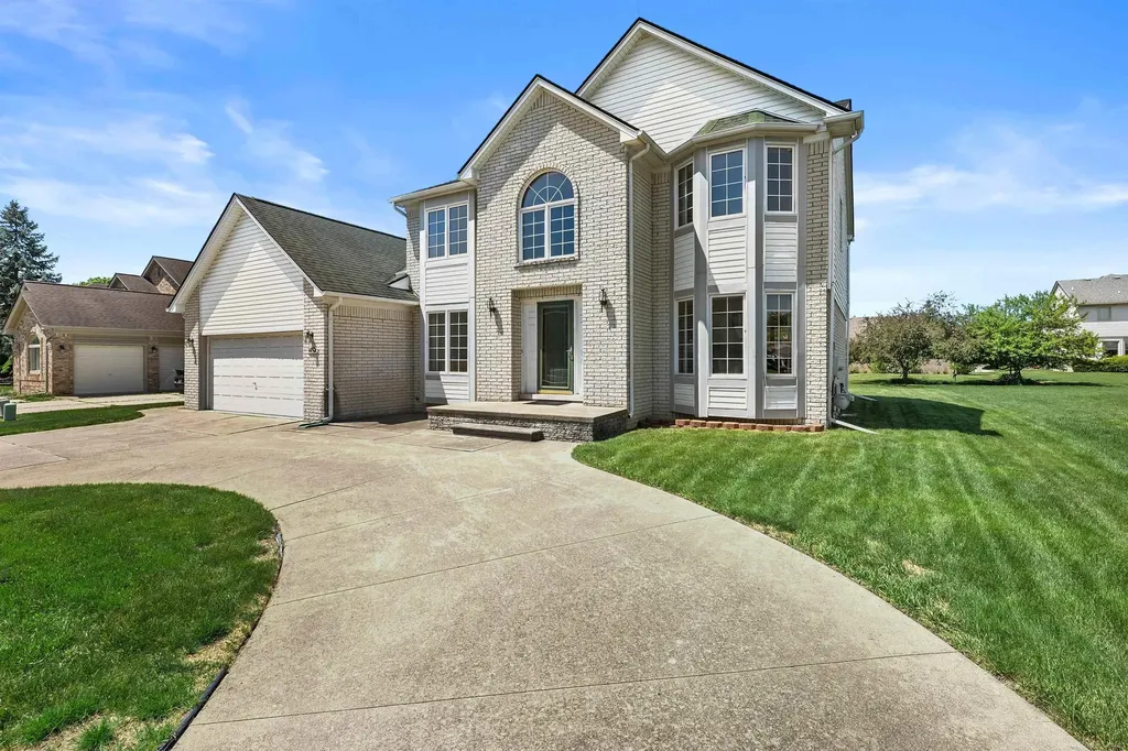 46325 Glen Eagle Drive Shelby Charter Township MI 48315