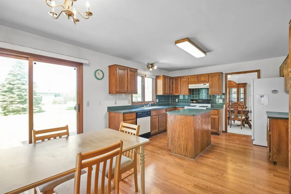 46325 Glen Eagle Drive Shelby Charter Township MI 48315