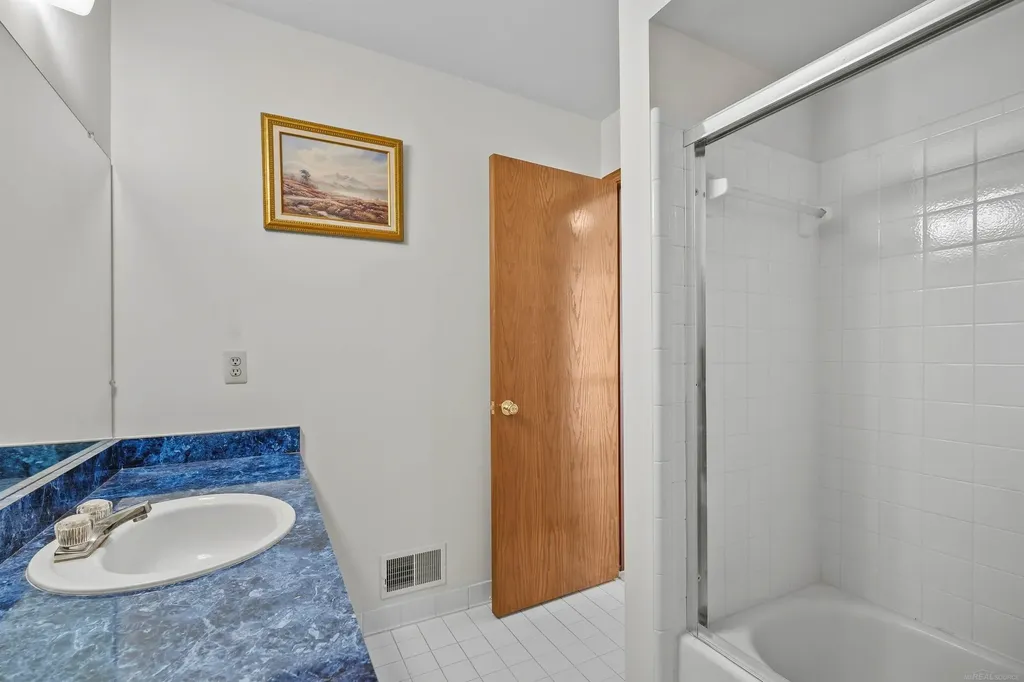 46325 Glen Eagle Drive Shelby Charter Township MI 48315