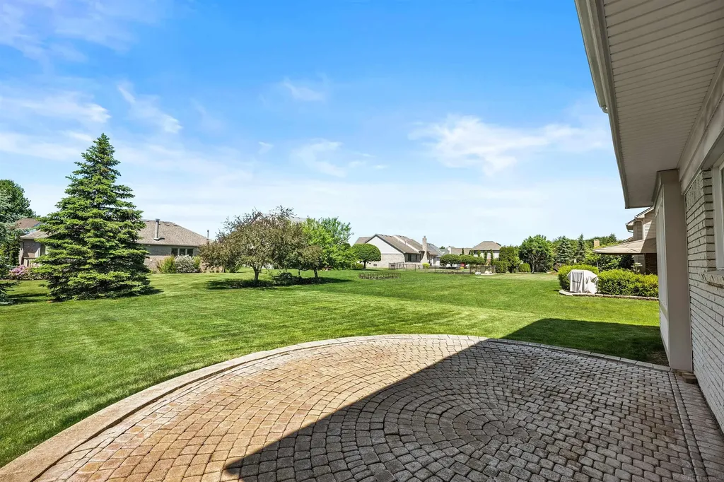 46325 Glen Eagle Drive Shelby Charter Township MI 48315