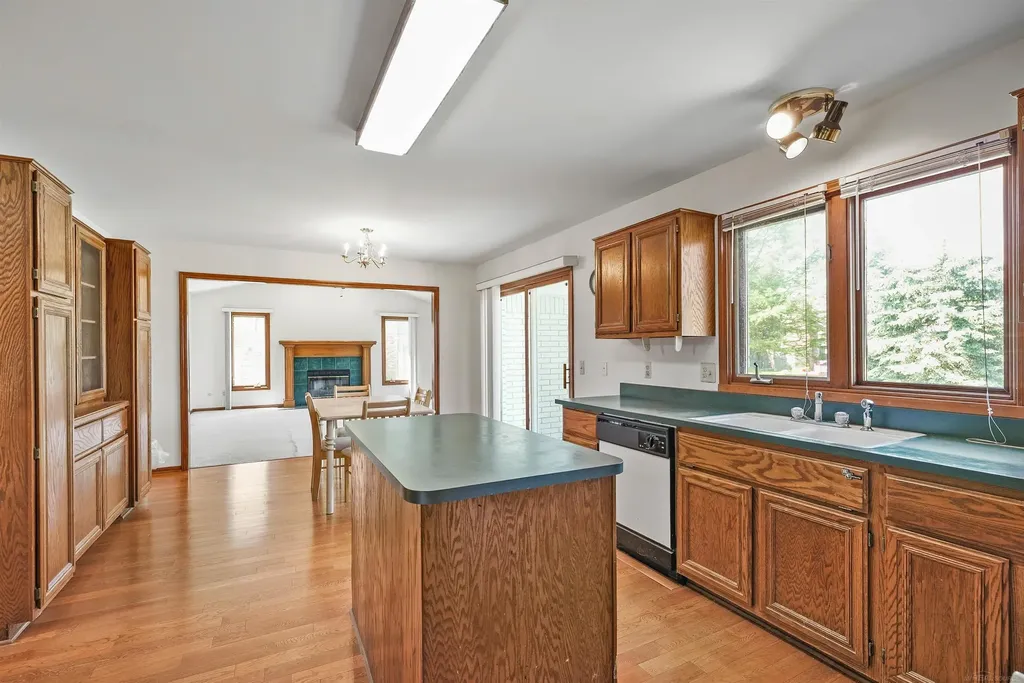 46325 Glen Eagle Drive Shelby Charter Township MI 48315