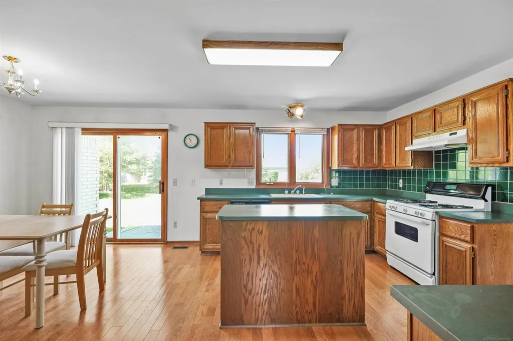 46325 Glen Eagle Drive Shelby Charter Township MI 48315