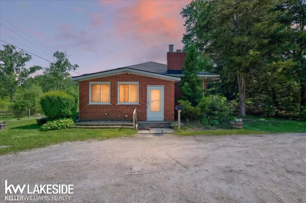 57890 North Avenue Ray Township MI 48096