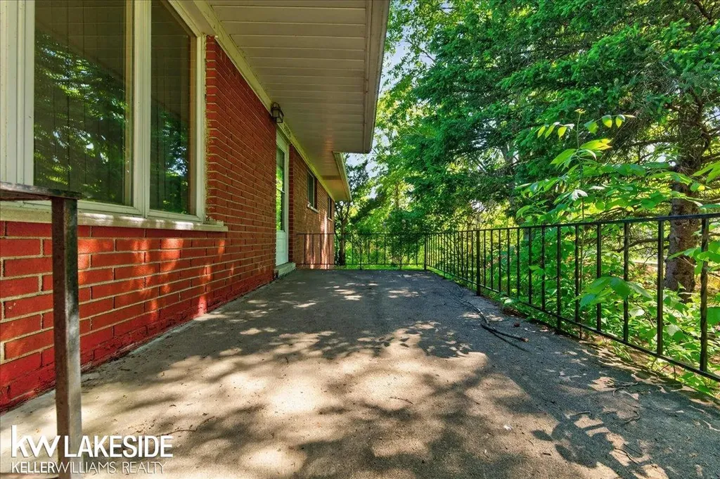 57890 North Avenue Ray Township MI 48096