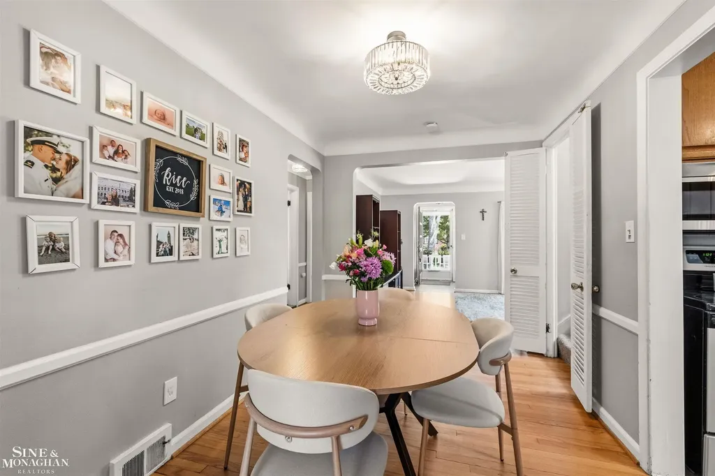 1229 Brys Drive Grosse Pointe Woods City MI 48236