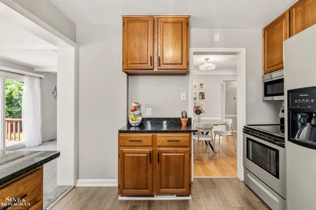 1229 Brys Drive Grosse Pointe Woods City MI 48236