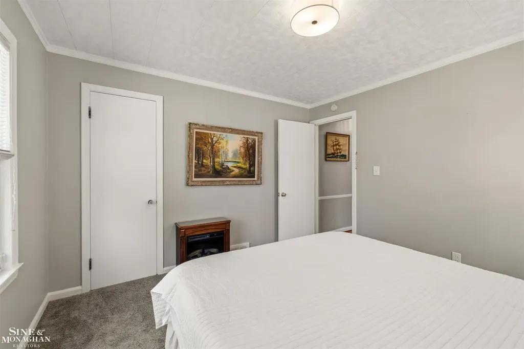 1229 Brys Drive Grosse Pointe Woods City MI 48236