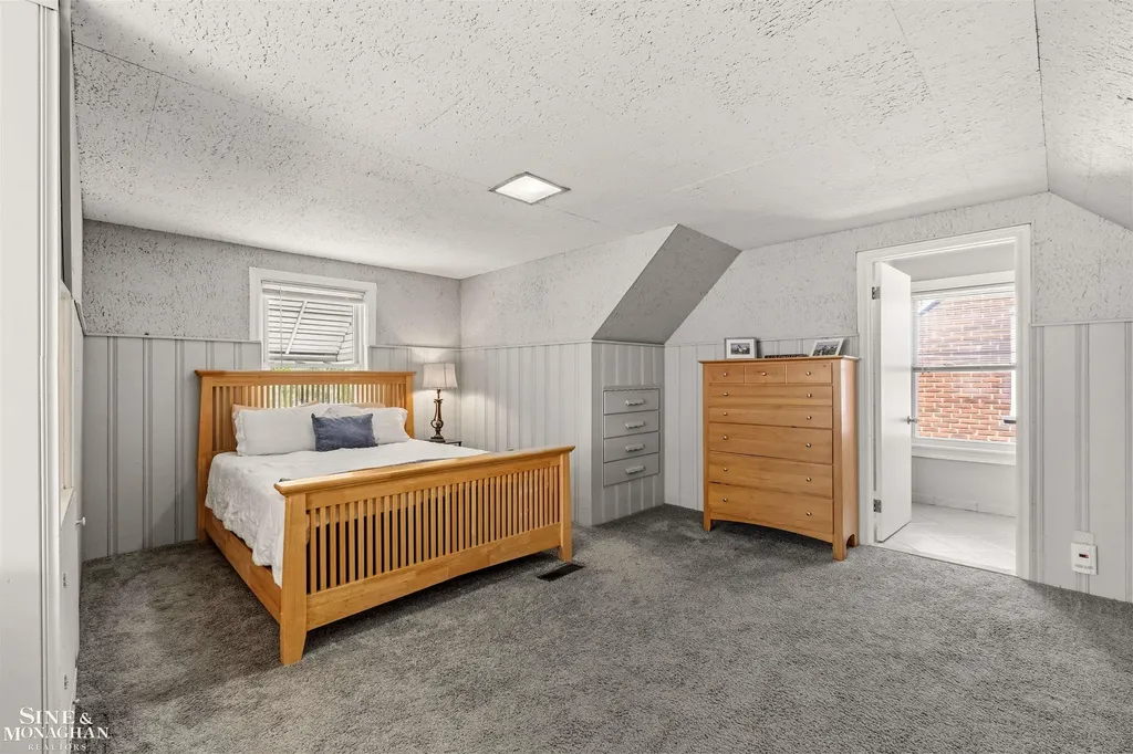 1229 Brys Drive Grosse Pointe Woods City MI 48236