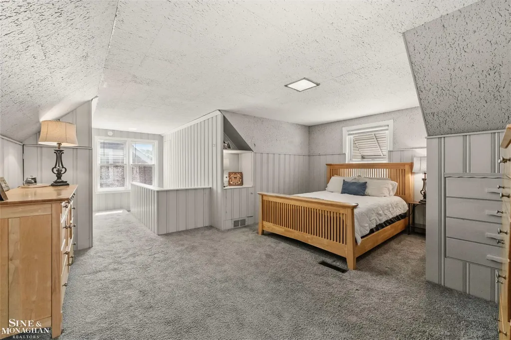 1229 Brys Drive Grosse Pointe Woods City MI 48236