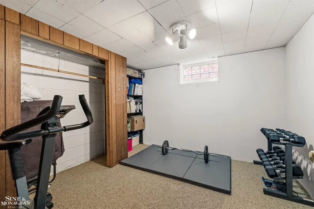 1229 Brys Drive Grosse Pointe Woods City MI 48236