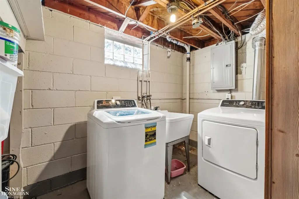 1229 Brys Drive Grosse Pointe Woods City MI 48236