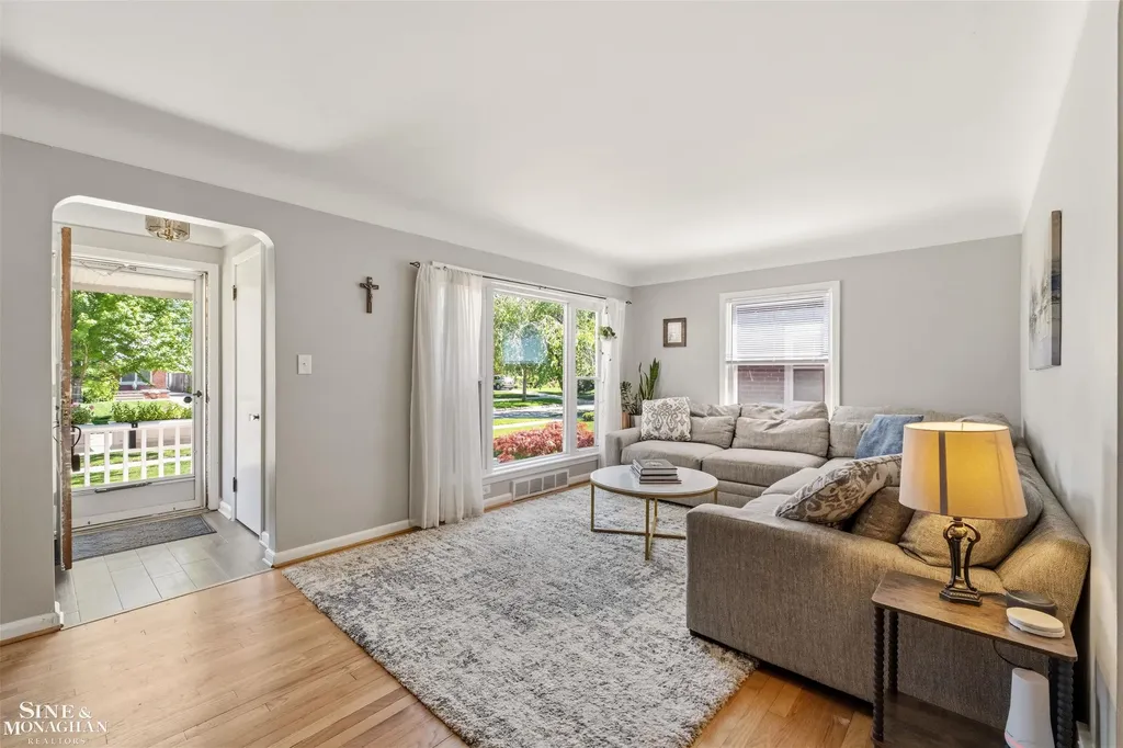 1229 Brys Drive Grosse Pointe Woods City MI 48236