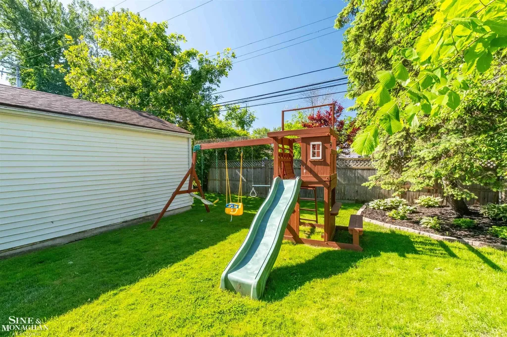 1229 Brys Drive Grosse Pointe Woods City MI 48236