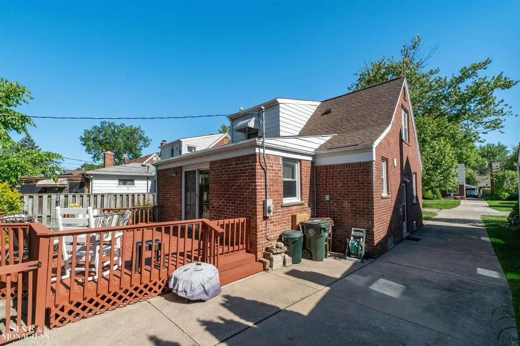 1229 Brys Drive Grosse Pointe Woods City MI 48236