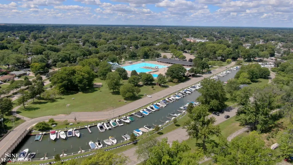1229 Brys Drive Grosse Pointe Woods City MI 48236