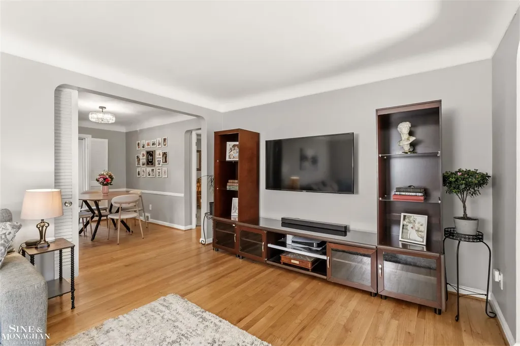 1229 Brys Drive Grosse Pointe Woods City MI 48236