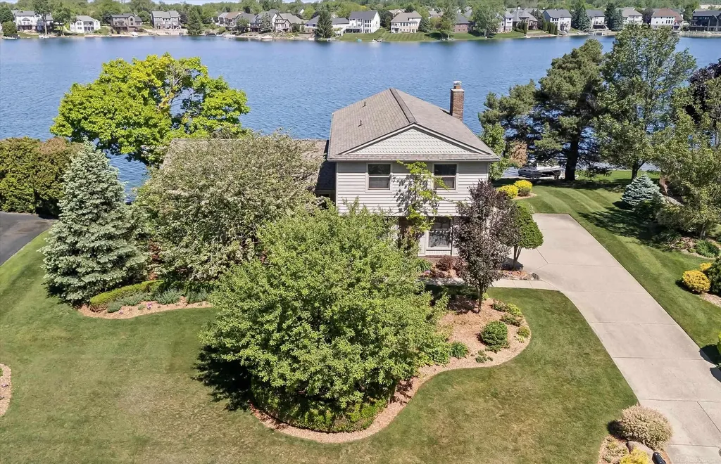 400 Lakes Edge Drive Oxford Charter Township MI 48371