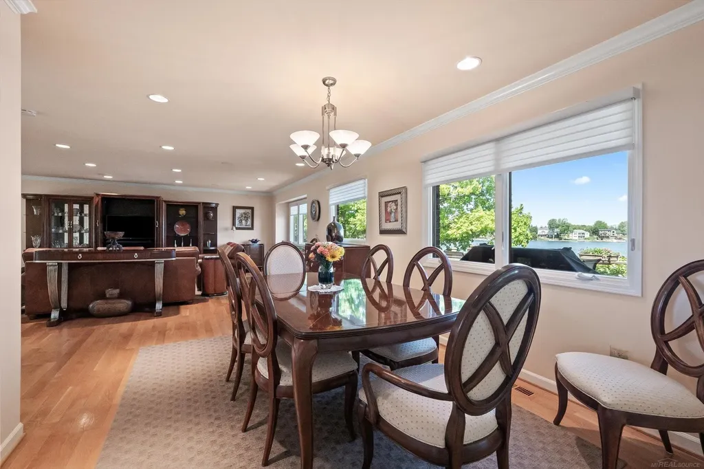 400 Lakes Edge Drive Oxford Charter Township MI 48371