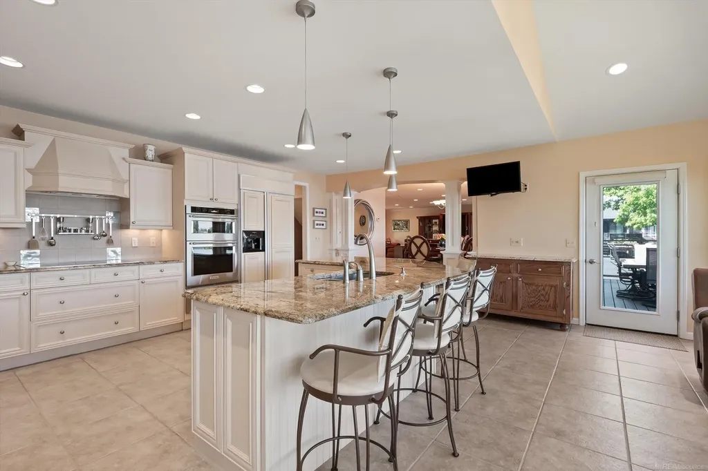 400 Lakes Edge Drive Oxford Charter Township MI 48371