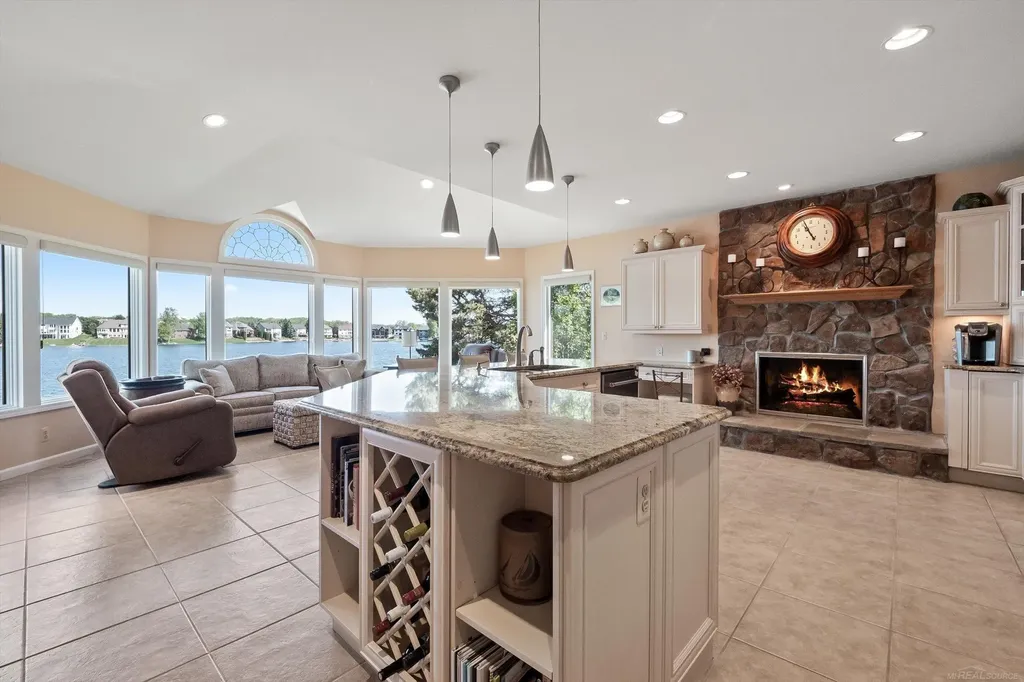 400 Lakes Edge Drive Oxford Charter Township MI 48371