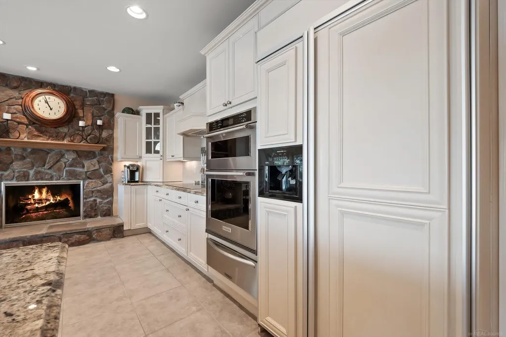 400 Lakes Edge Drive Oxford Charter Township MI 48371