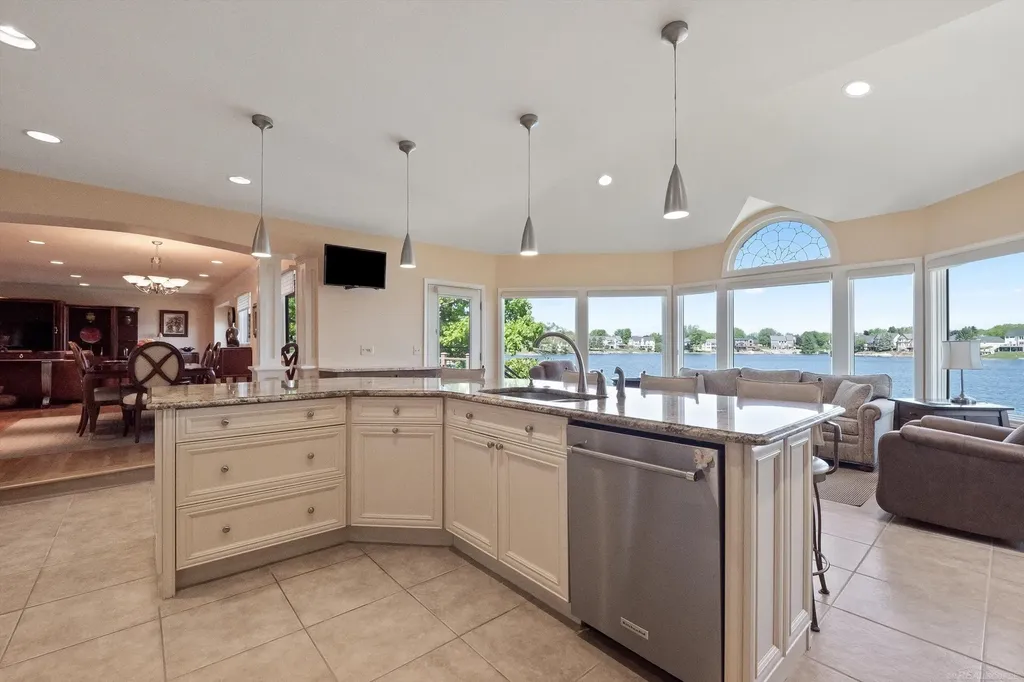 400 Lakes Edge Drive Oxford Charter Township MI 48371