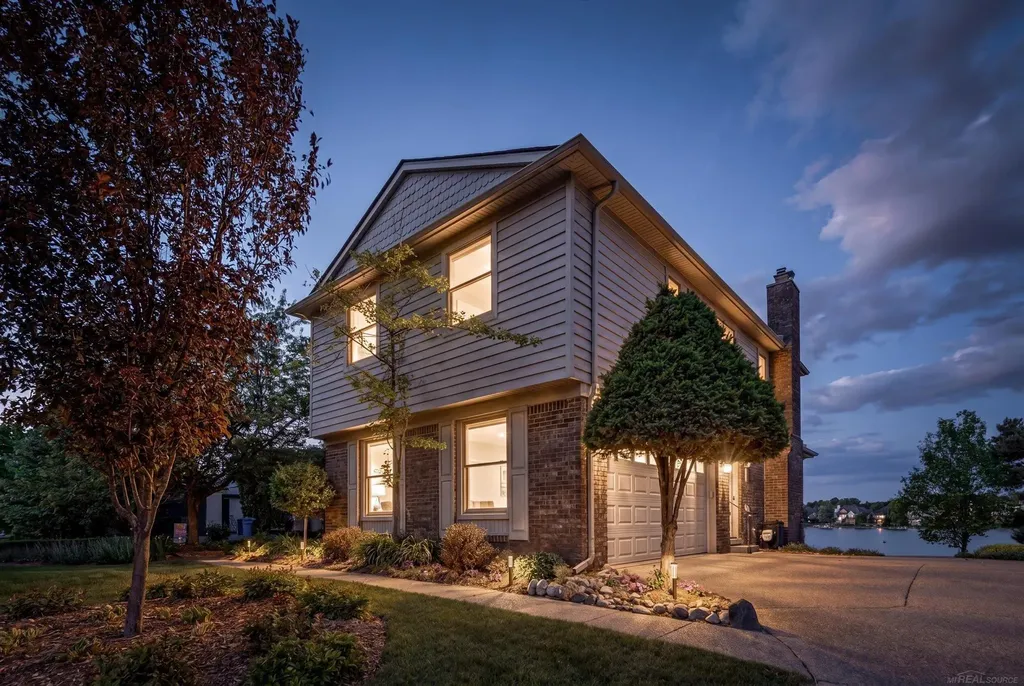 400 Lakes Edge Drive Oxford Charter Township MI 48371