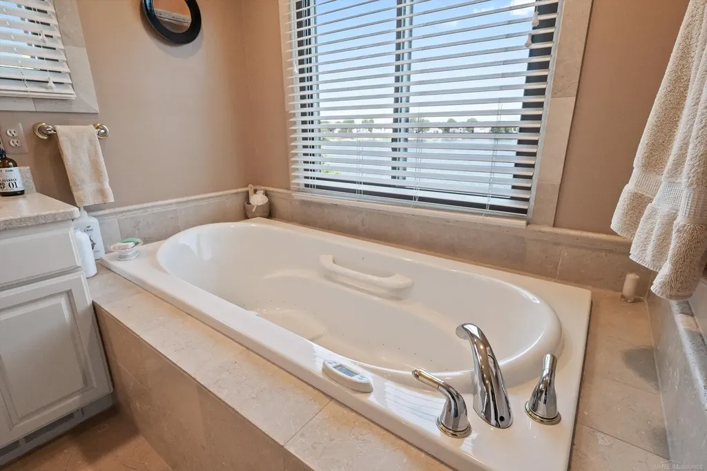 400 Lakes Edge Drive Oxford Charter Township MI 48371