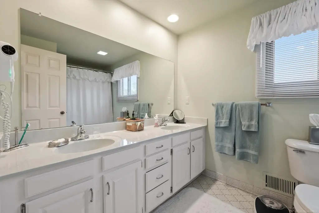 400 Lakes Edge Drive Oxford Charter Township MI 48371