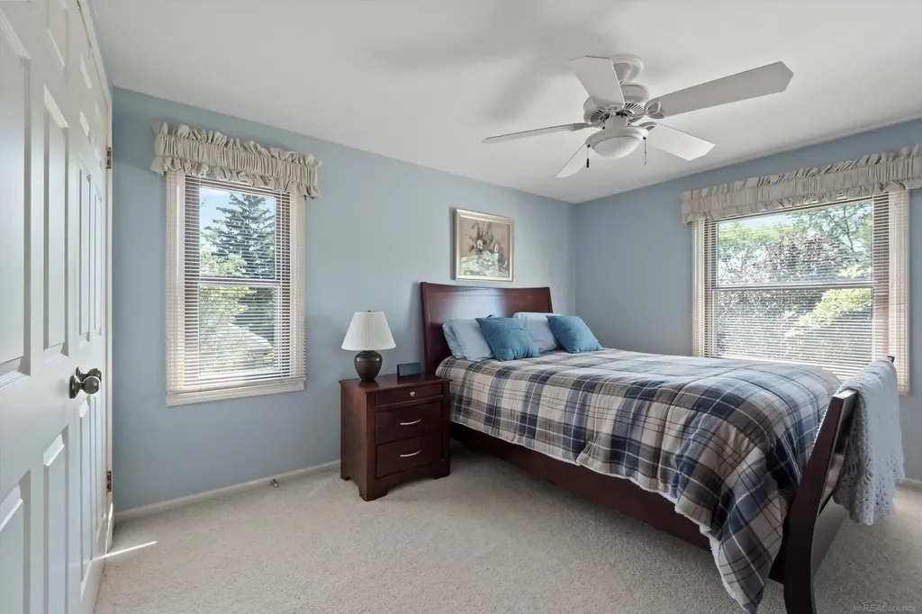 400 Lakes Edge Drive Oxford Charter Township MI 48371
