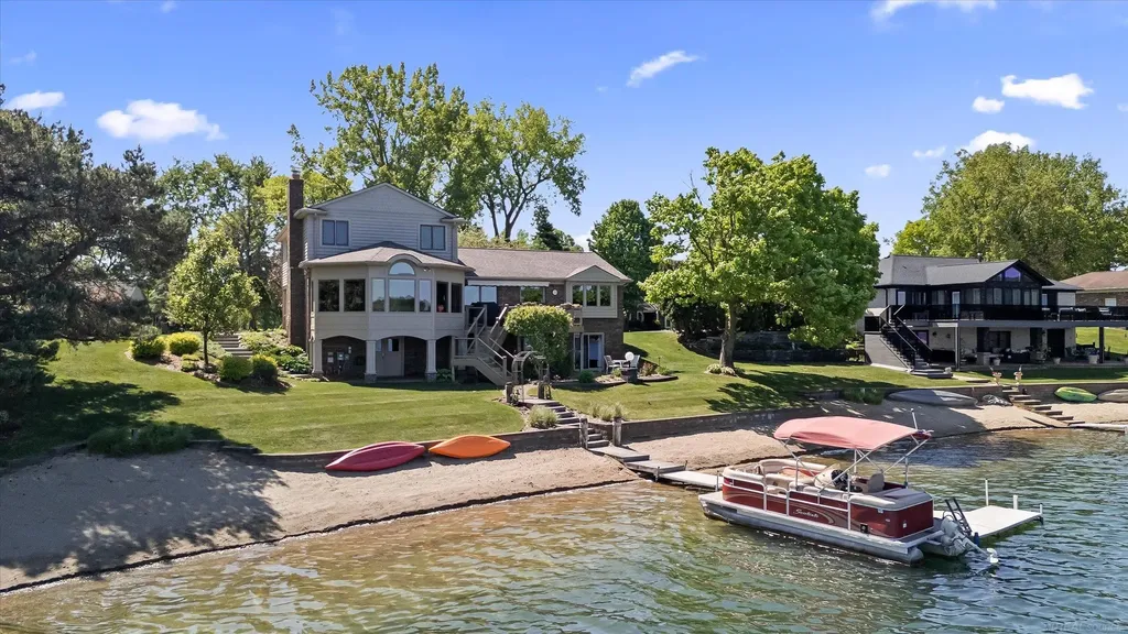 400 Lakes Edge Drive Oxford Charter Township MI 48371