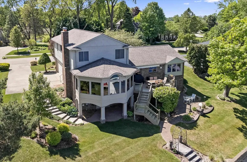 400 Lakes Edge Drive Oxford Charter Township MI 48371