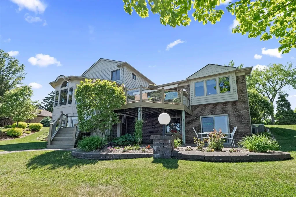 400 Lakes Edge Drive Oxford Charter Township MI 48371