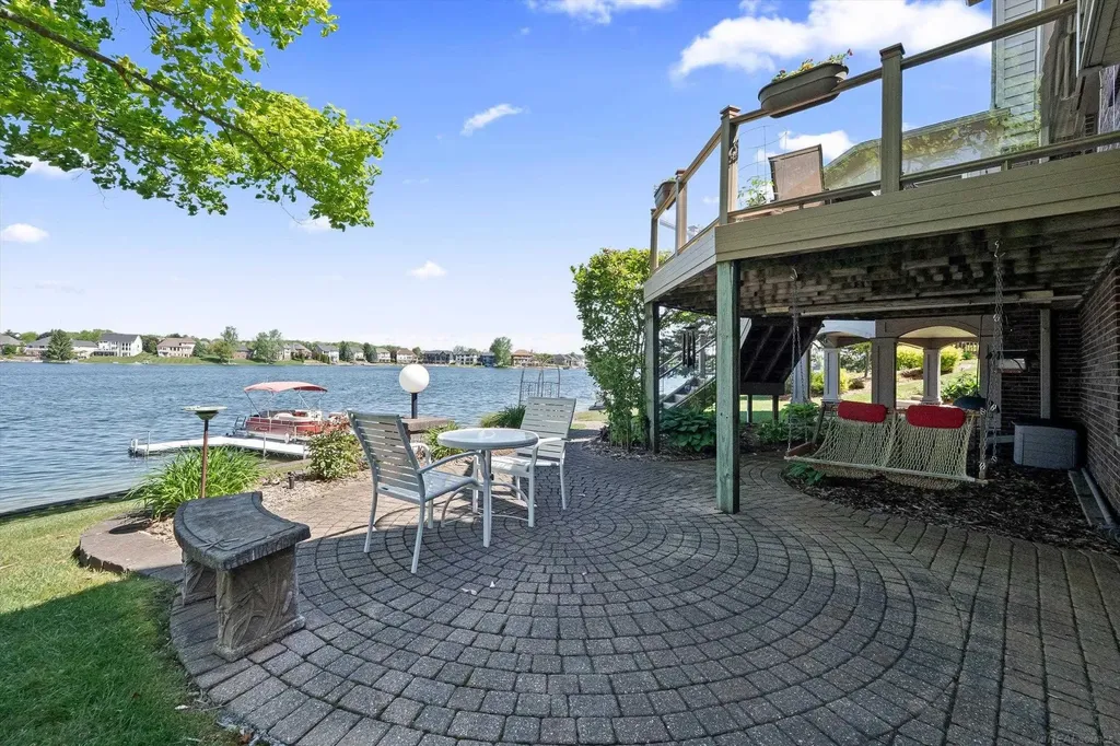 400 Lakes Edge Drive Oxford Charter Township MI 48371