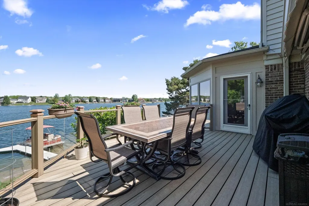 400 Lakes Edge Drive Oxford Charter Township MI 48371