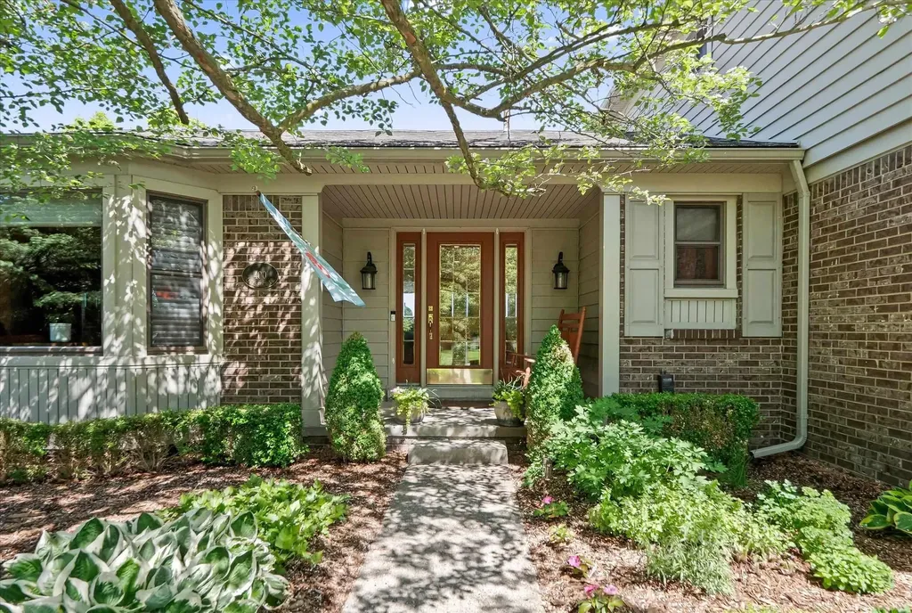 400 Lakes Edge Drive Oxford Charter Township MI 48371