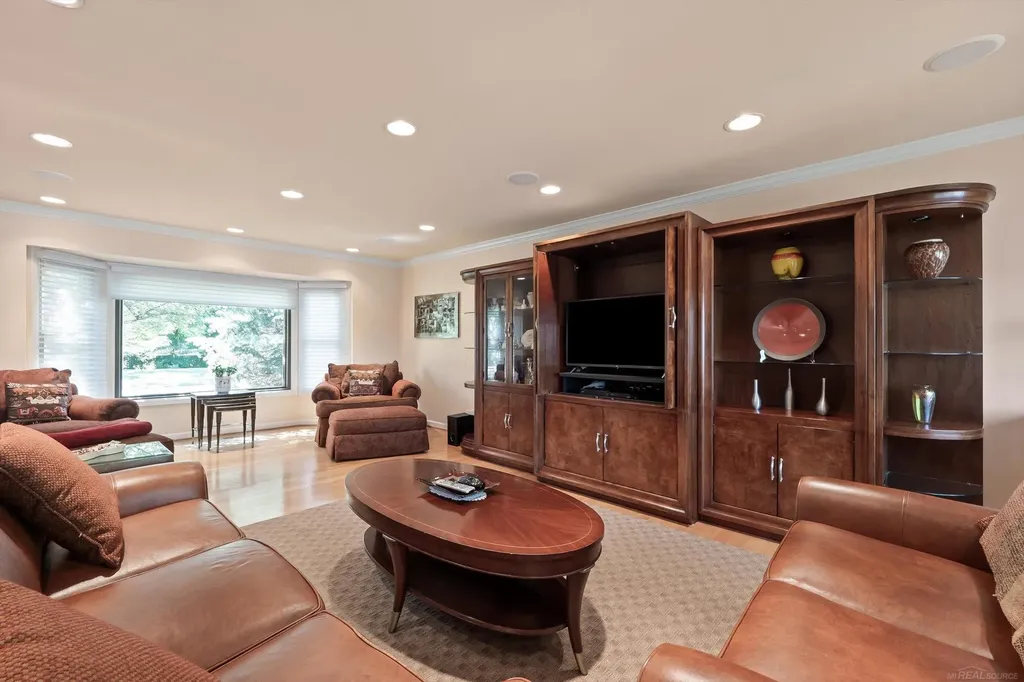 400 Lakes Edge Drive Oxford Charter Township MI 48371