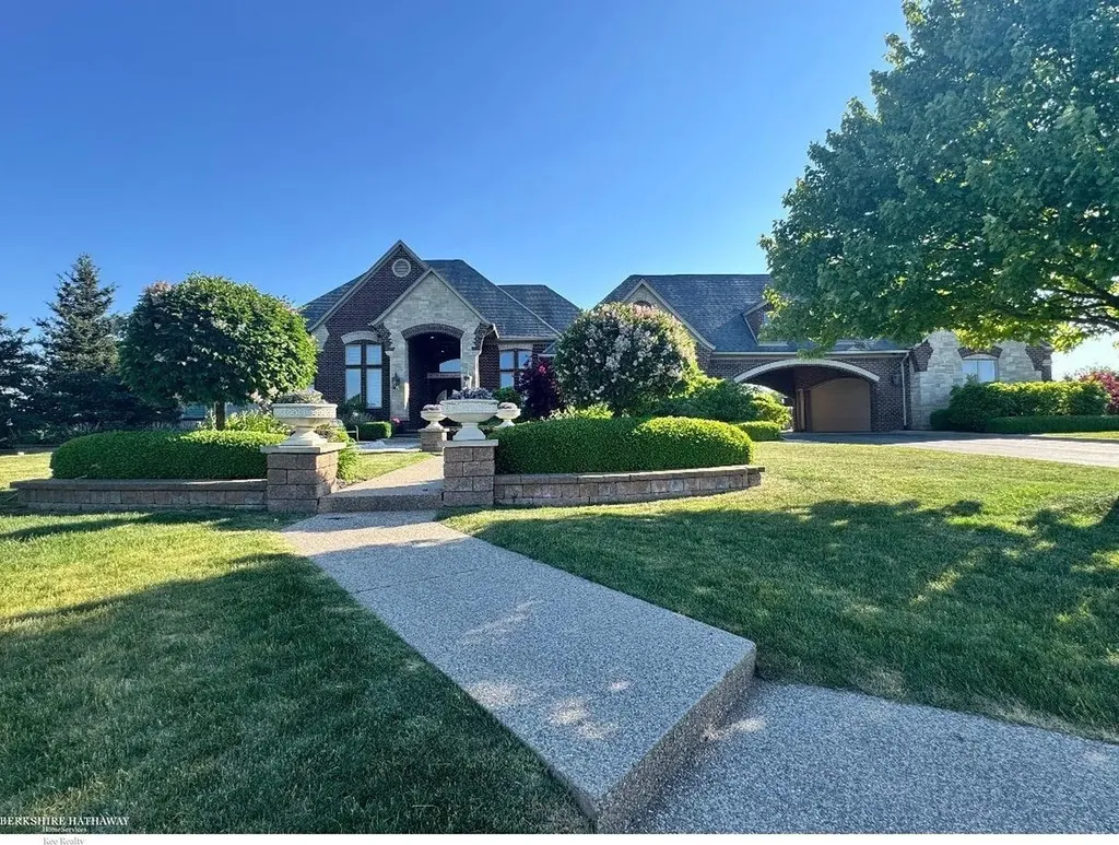 67729 Seven Lakes Court Washington Township MI 48095