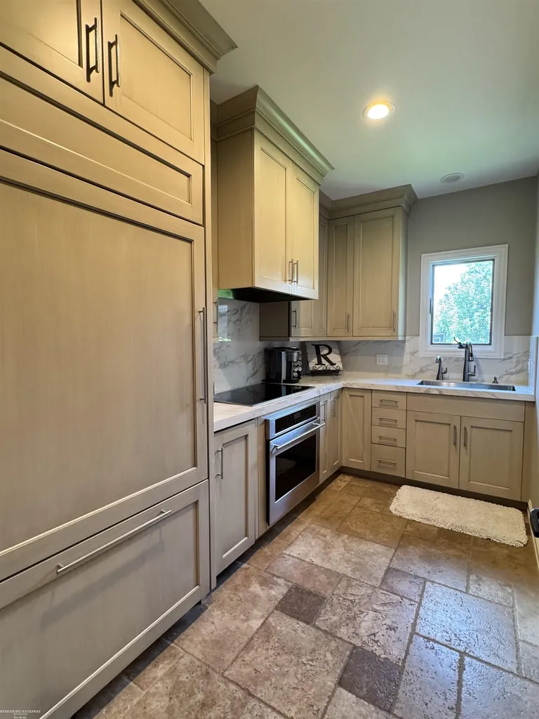 67729 Seven Lakes Court Washington Township MI 48095
