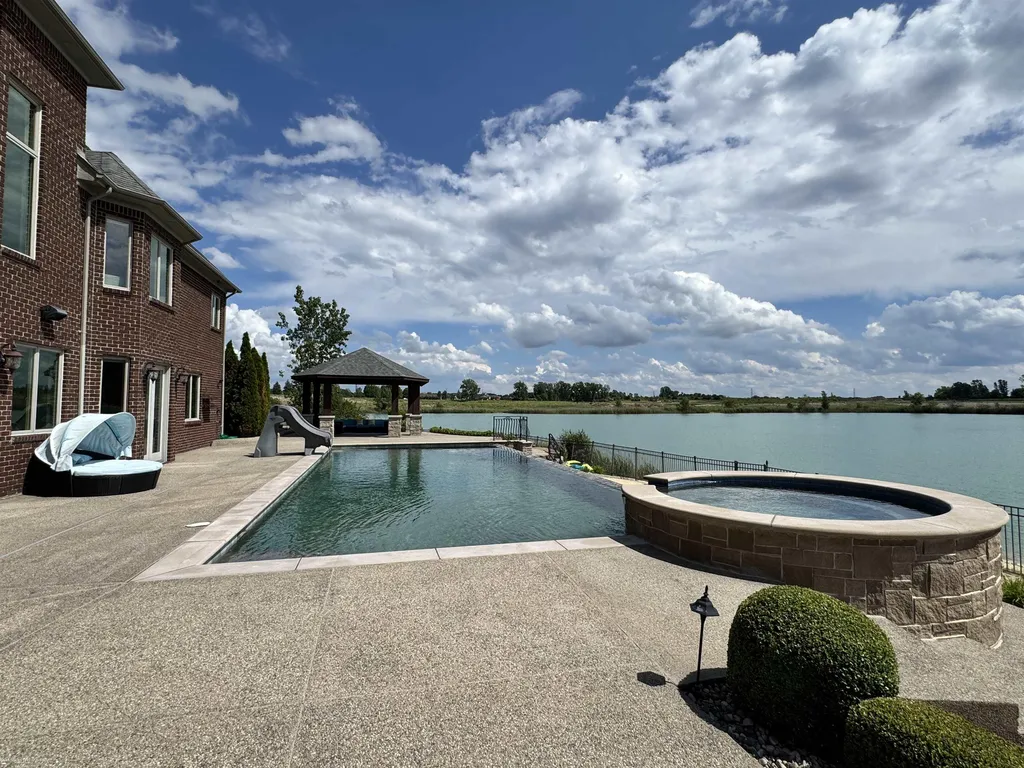67729 Seven Lakes Court Washington Township MI 48095