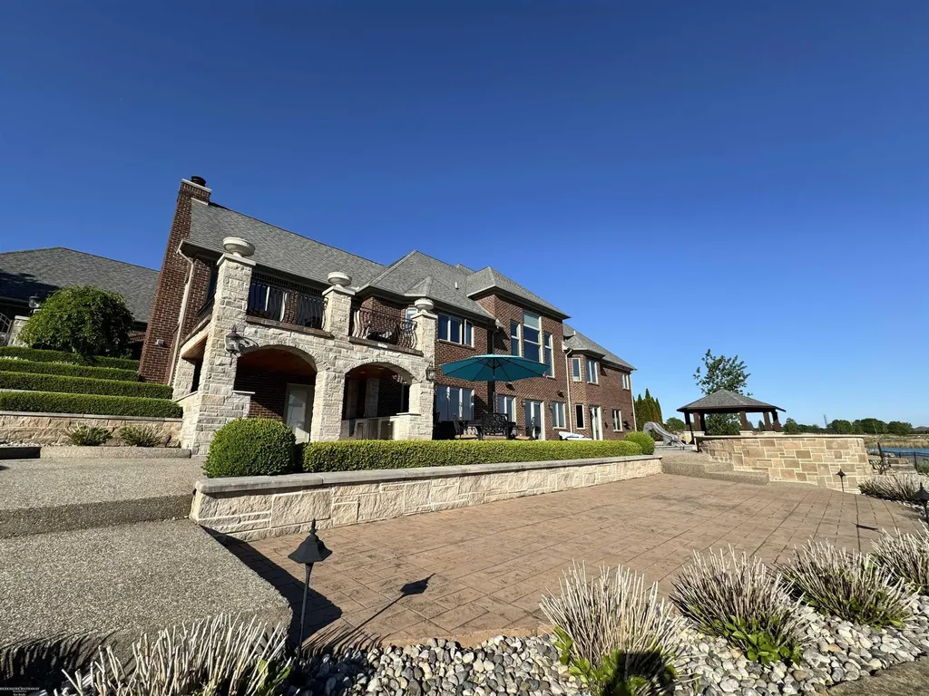 67729 Seven Lakes Court Washington Township MI 48095