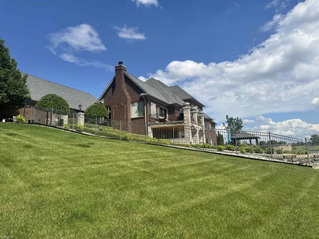 67729 Seven Lakes Court Washington Township MI 48095