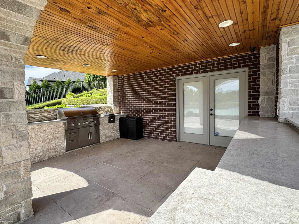 67729 Seven Lakes Court Washington Township MI 48095