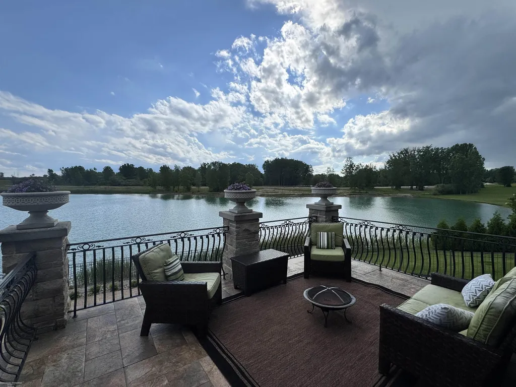 67729 Seven Lakes Court Washington Township MI 48095