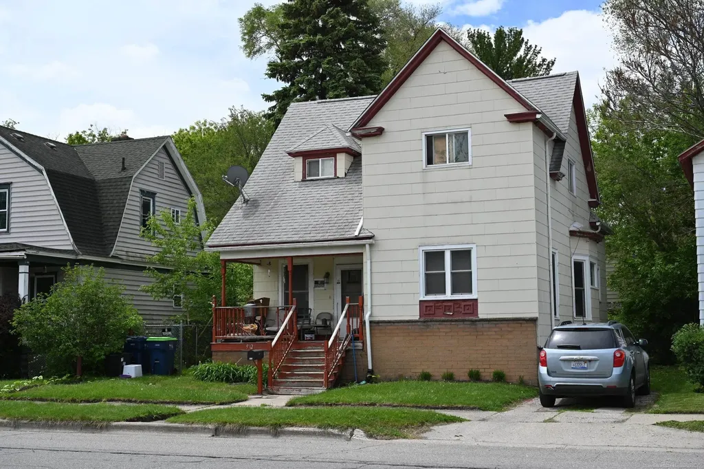 912 Garfield Avenue Bay City City MI 48708