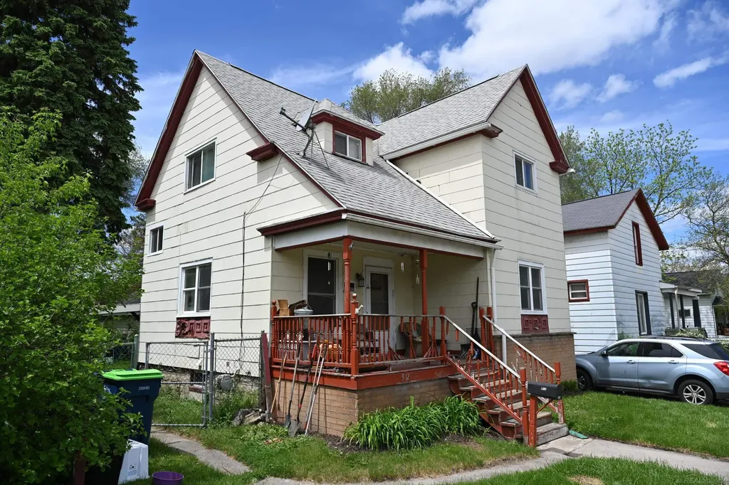 912 Garfield Avenue Bay City City MI 48708