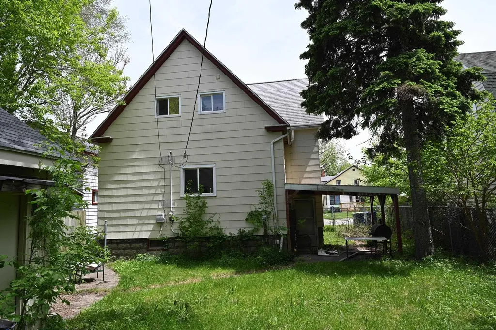 912 Garfield Avenue Bay City City MI 48708